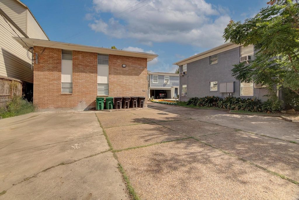 Photo of 1915 Mcduffie Street #1, Houston, TX 77019 (MLS # 25536311)
