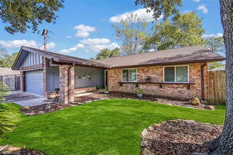 Photo of 4015 Ravine Drive, Friendswood, TX 77546 (MLS # 17262657)