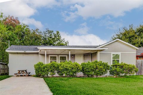 Photo of 907 Whitaker Avenue, Pasadena, TX 77506 (MLS # 85504595)