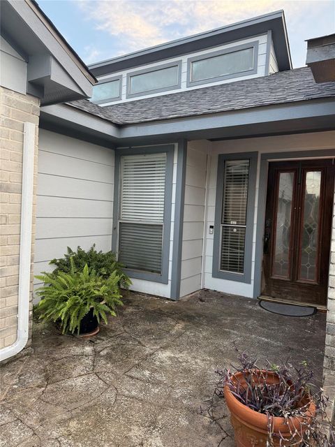 Photo of 2902 Arrowhead Drive, Sugar Land, TX 77479 (MLS # 80352973)