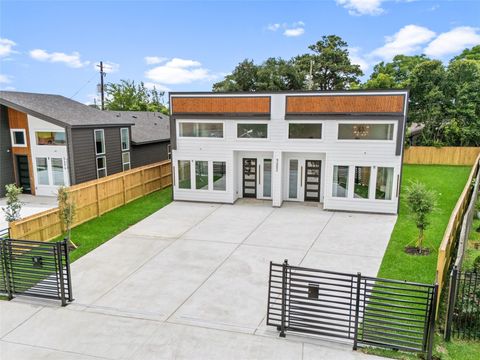 Photo of 5602 Pershing St ST, Houston, TX 77033 (MLS # 96510117)