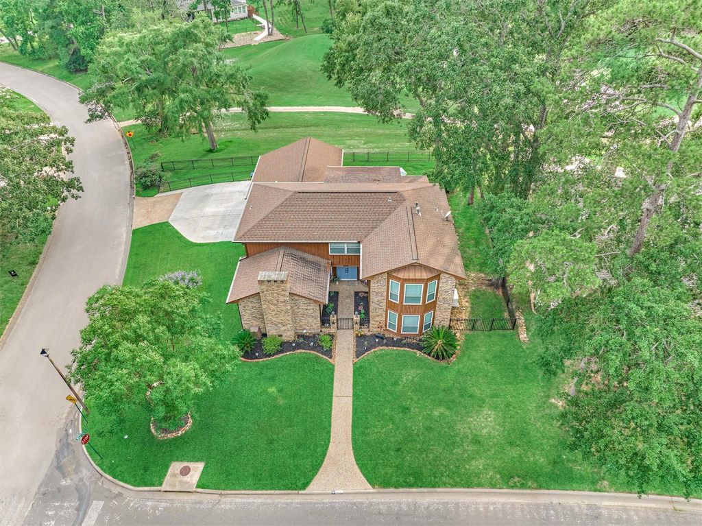 Photo of 660 Hillcrest Drive, Huntsville, TX 77340 (MLS # 25303965)