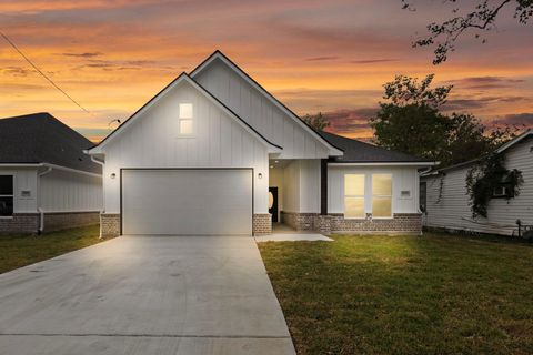 Photo of 1815 N 19th Street, Nederland, TX 77627 (MLS # 1047639)