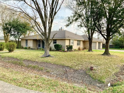 2402 Heather Street Highlands TX 77562