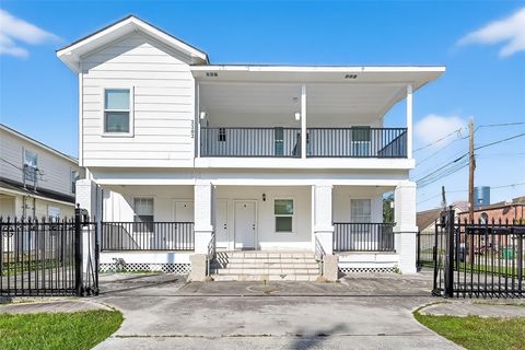 Photo of 2202 Hutchins Street #D, Houston, TX 77003 (MLS # 80950480)