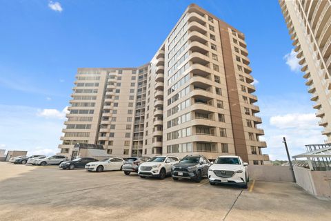 Photo of 3525 Sage Road #1204, Houston, TX 77056 (MLS # 95390674)