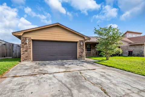 Photo of 700 Briarclift Lane, Baytown, TX 77521 (MLS # 15231865)