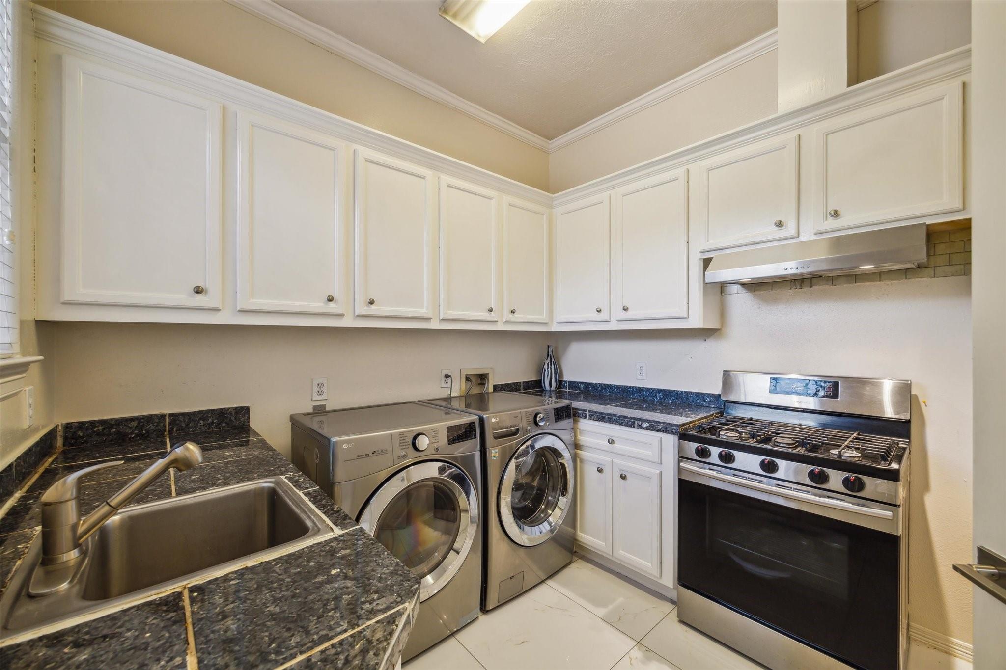 Sugar Land, Texas, 77479, United States, 5 Bedrooms Bedrooms, ,5 BathroomsBathrooms,Residential,Active,2041426