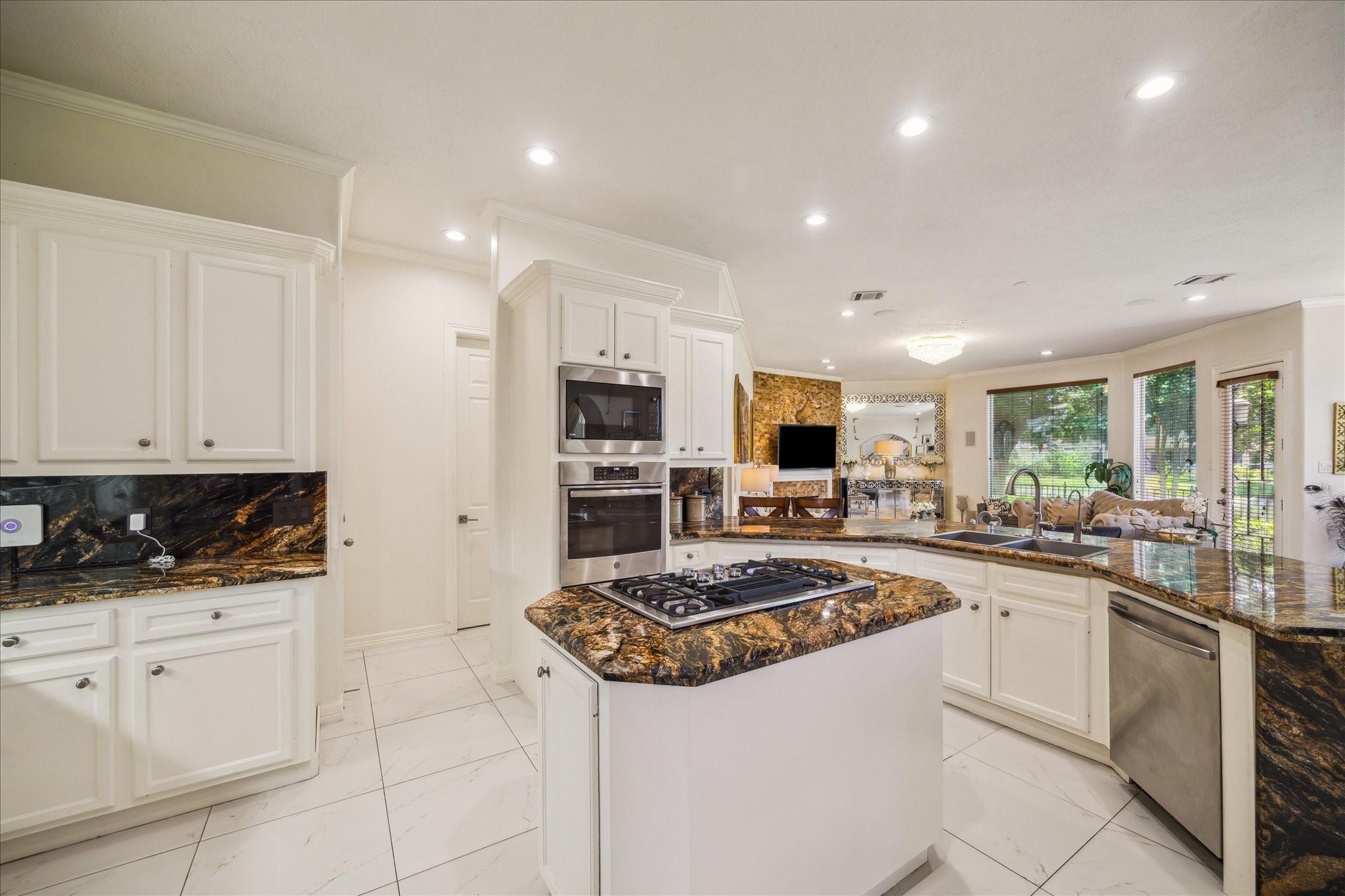 Sugar Land, Texas, 77479, United States, 5 Bedrooms Bedrooms, ,5 BathroomsBathrooms,Residential,Active,2041426