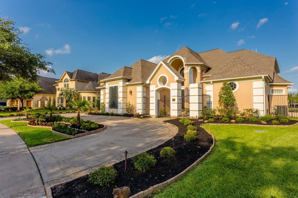 Photo of 14 Lake Mist Court, Sugar Land, TX 77479 (MLS # 53783235)