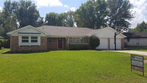 Photo of 11123 Hazelhurst Drive, Houston, TX 77043 (MLS # 33249165)