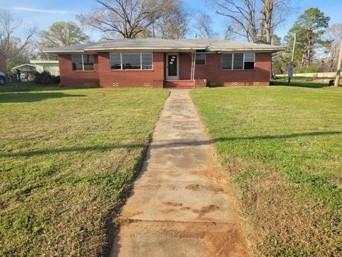 Homes For Sale - 806 E 1st St<br/> Cass County, Hughes Springs, TX 75656