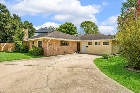 Photo of 8739 Linkterrace Lane, Houston, TX 77025 (MLS # 60072907)
