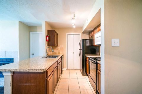 Tiny photo for 3900 Woodchase Drive #63, Houston, TX 77042 (MLS # 30391825)
