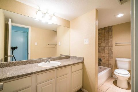 Tiny photo for 3900 Woodchase Drive #63, Houston, TX 77042 (MLS # 30391825)