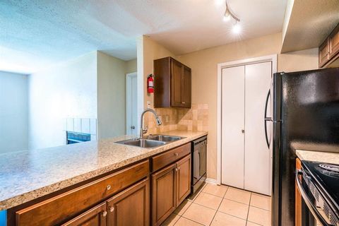 Tiny photo for 3900 Woodchase Drive #63, Houston, TX 77042 (MLS # 30391825)