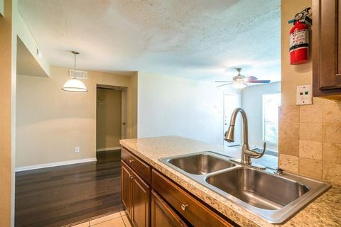 Tiny photo for 3900 Woodchase Drive #63, Houston, TX 77042 (MLS # 30391825)
