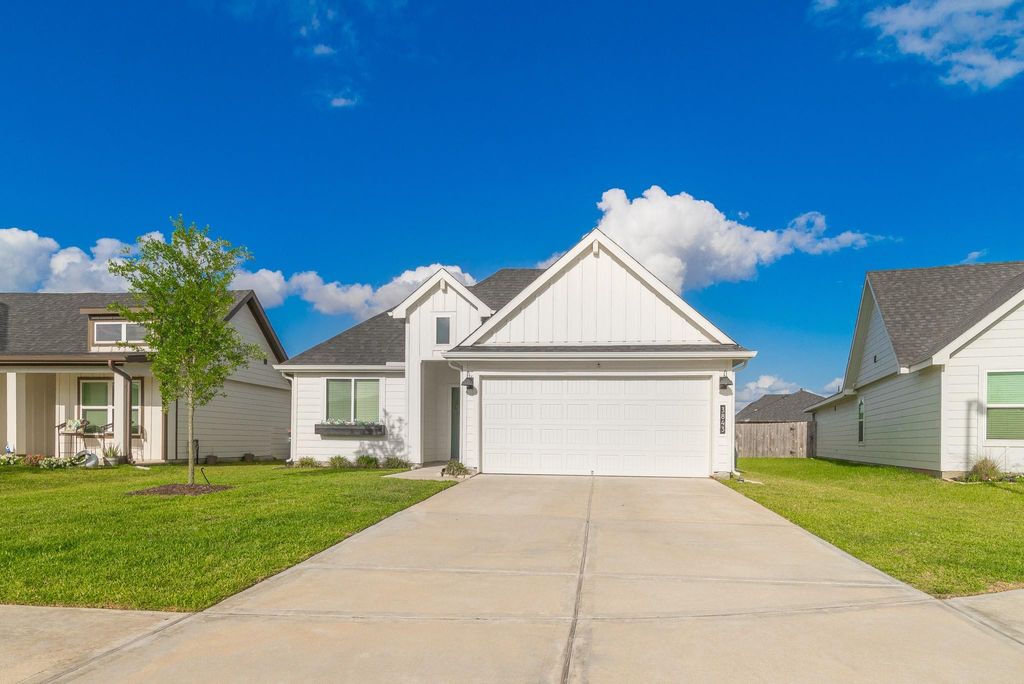 Photo of 3843 Haydon Ridge Lane, Fulshear, TX 77441 (MLS # 24825811)