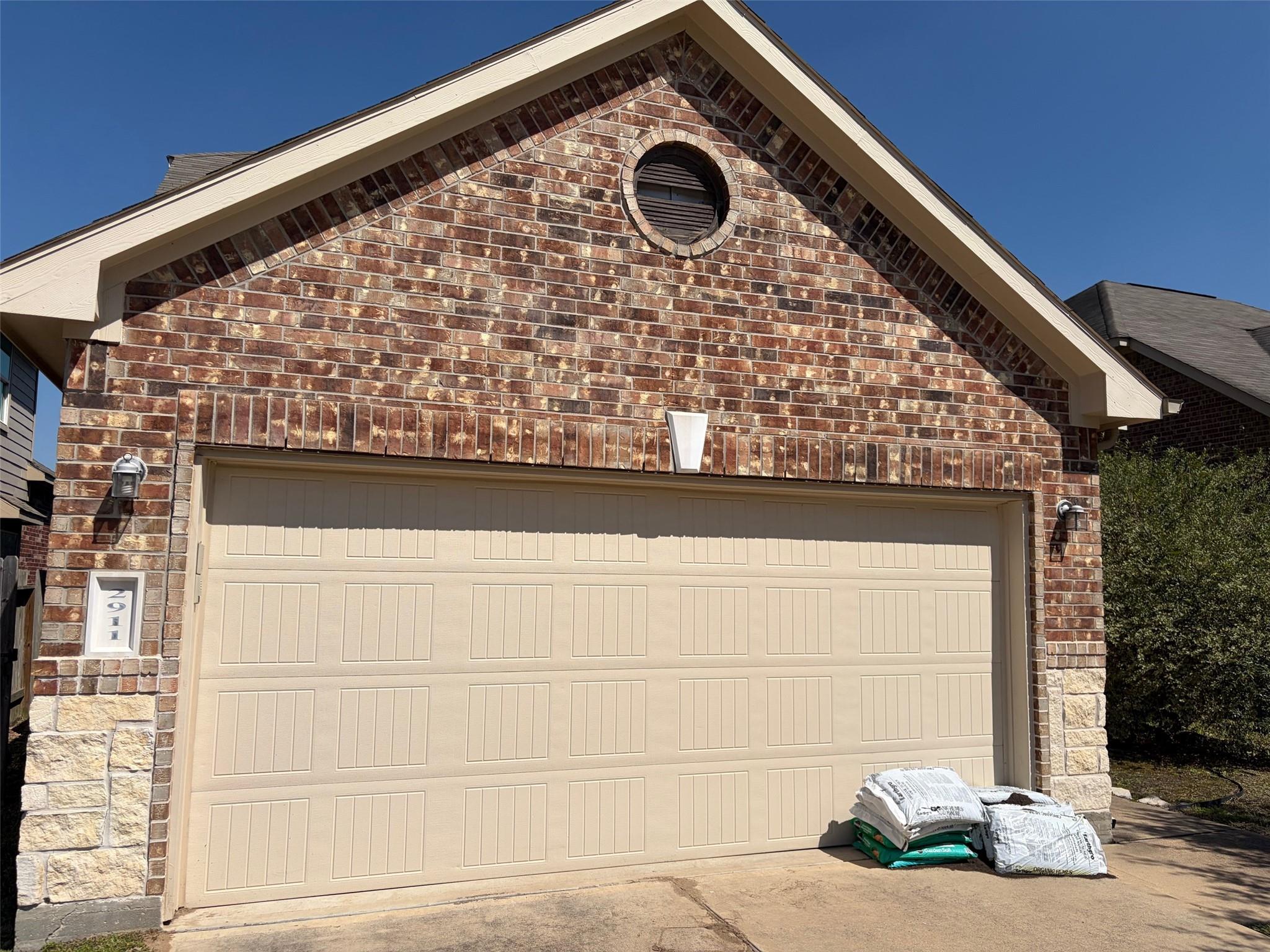 2911 Lake Drive