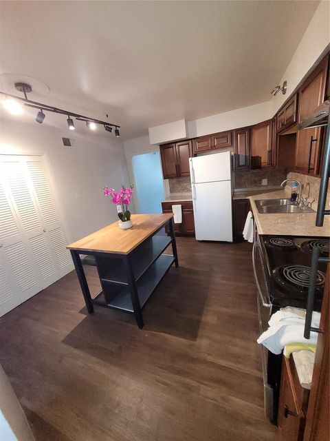 7213 Beechnut Street D Houston TX 77074