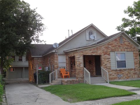 Photo of 5011 Lindsay Street #1, Houston, TX 77023 (MLS # 48301039)