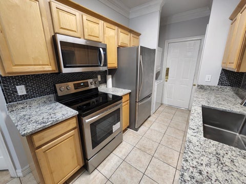 Townhouse For Sale - 11045 Landswalk Drive #113<br/> Houston, TX 77099