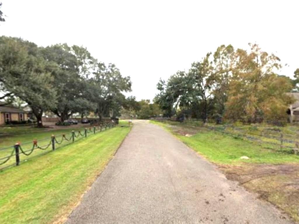 9 Live Oak Trail