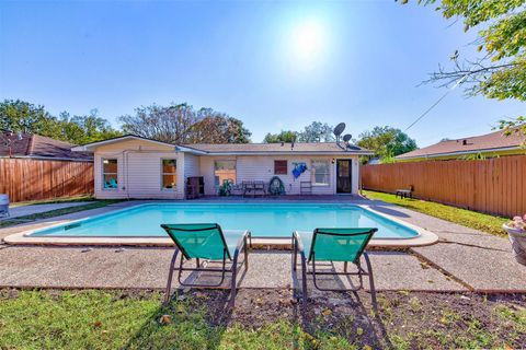 Photo of 2002 Vermont Street, Baytown, TX 77520 (MLS # 12664618)