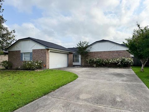 Photo of 16730 Frigate Drive, Friendswood, TX 77546 (MLS # 14954132)