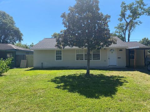 Photo of 5962 Southwind Street, Houston, TX 77033 (MLS # 63772068)