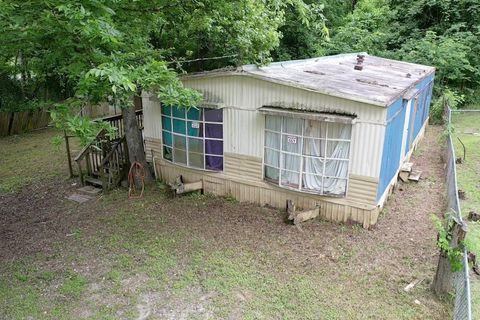 Photo of 3 Michael Street, Huntsville, TX 77320 (MLS # 35838748)