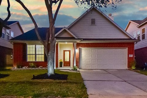 Photo of 13013 Ferry Cove Lane, Pearland, TX 77584 (MLS # 64521649)