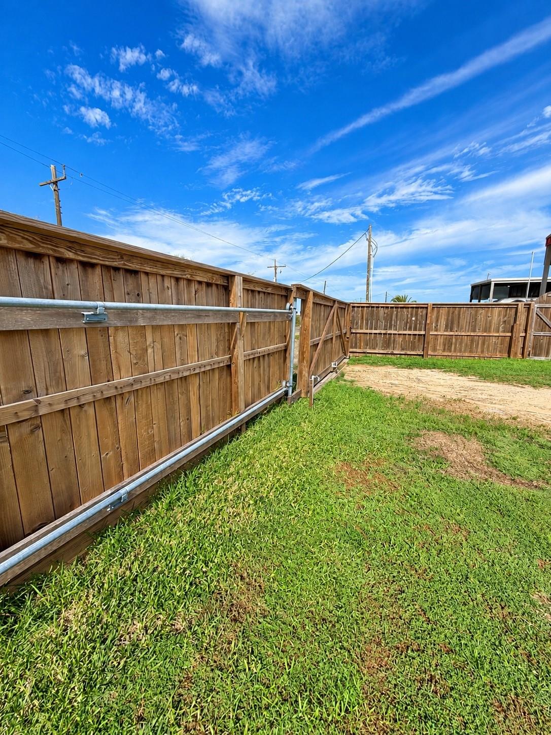 1122 N Tinkle Lane