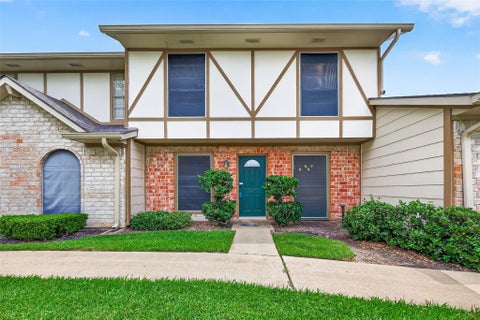 Townhouse For Sale - 30 SW Windsor Court Court<br/> Fort Bend County, Missouri City, TX 77459