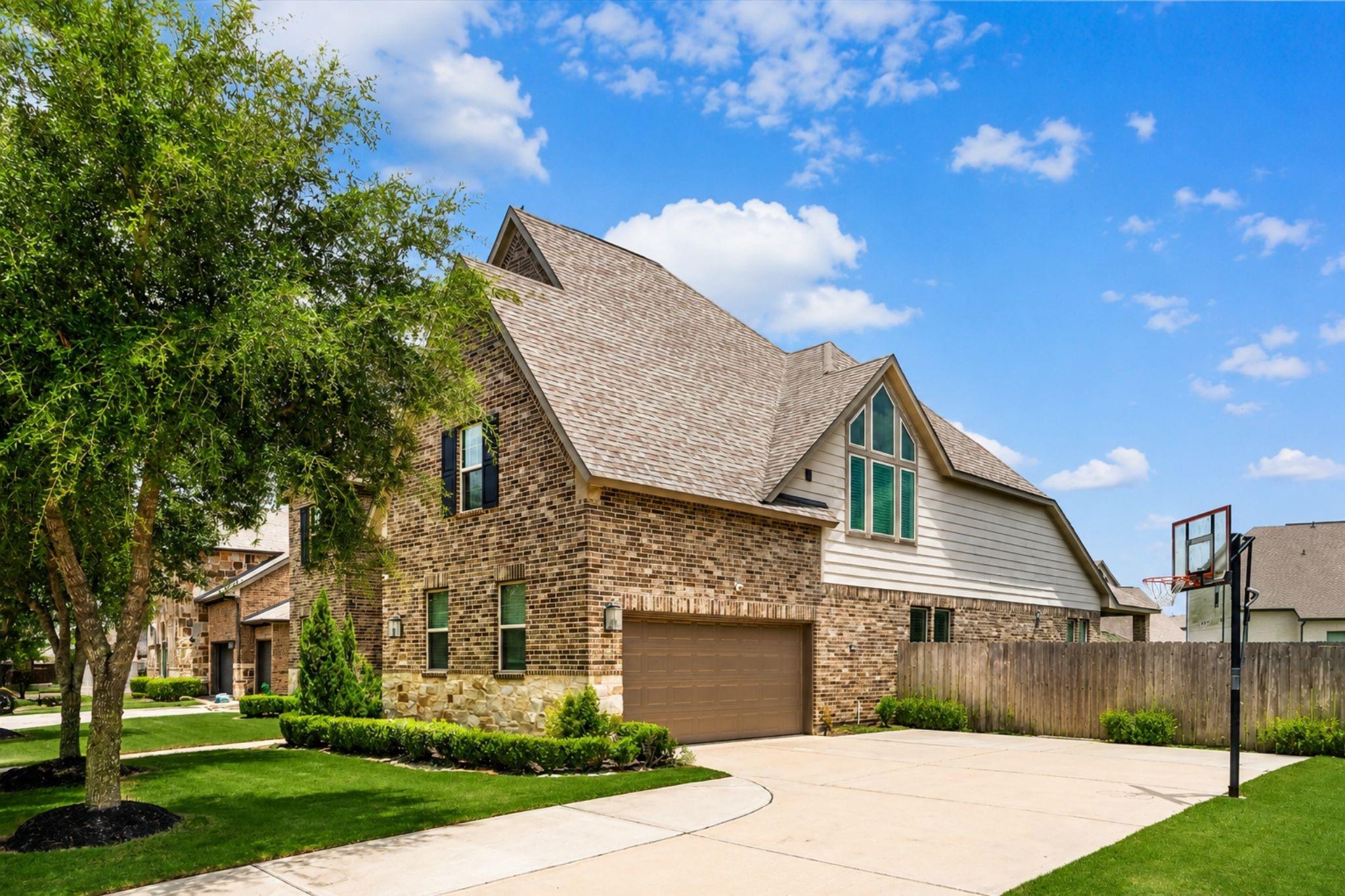 1907 Sapphire Pines Lane