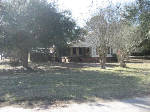 Homes For Sale - 211 S Olive Street<br/> Houston County, Grapeland, TX 75844