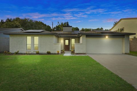 Photo of 2322 Aprilmont Drive, Sugar Land, TX 77498 (MLS # 77138104)