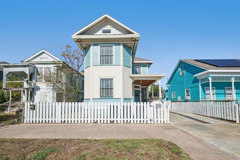 Photo of 1910 Avenue M 1/2, Galveston, TX 77550 (MLS # 23955876)
