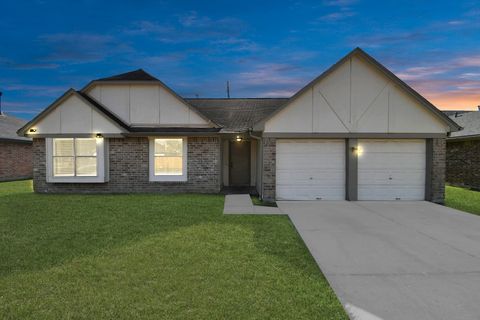 Photo of 11983 Steamboat Springs Drive, Houston, TX 77067 (MLS # 36237668) Photo of 11983 Steamboat Springs Drive, Houston, TX 77067 (MLS # 36237668)