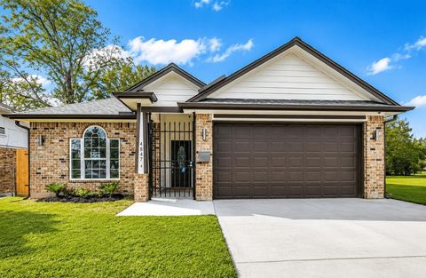 Photo of 4847 Sunflower Street, Houston, TX 77033 (MLS # 68182101)