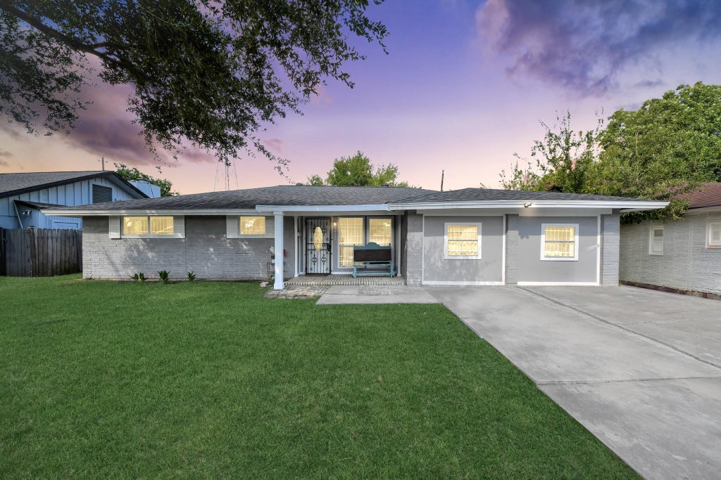 Photo of 9422 Pipestone Street, Houston, TX 77074 (MLS # 10463142)