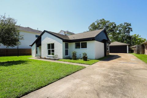 Photo of 2111 Wycliffe Drive, Houston, TX 77043 (MLS # 70310598)