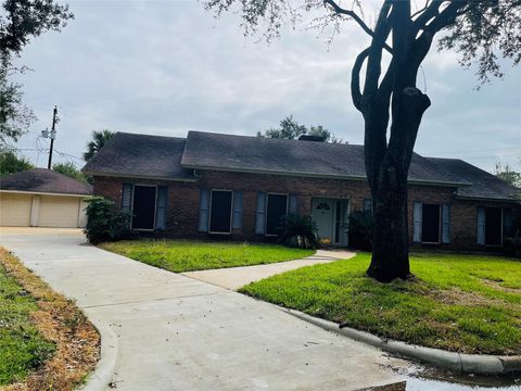 Photo of 7815 Small Leaf Circle, Houston, TX 77063 (MLS # 96227371) Photo of 7815 Small Leaf Circle, Houston, TX 77063 (MLS # 96227371)