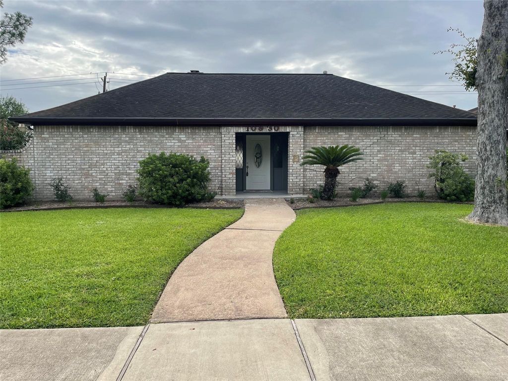 Photo of 10930 Bob White Drive, Houston, TX 77096 (MLS # 47953048)