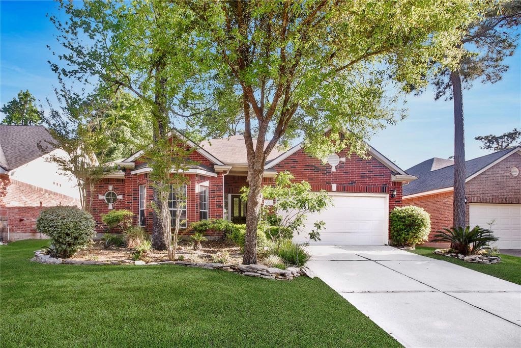 Photo of 11 Griffin Hill Court, Spring, TX 77382 (MLS # 75946154)