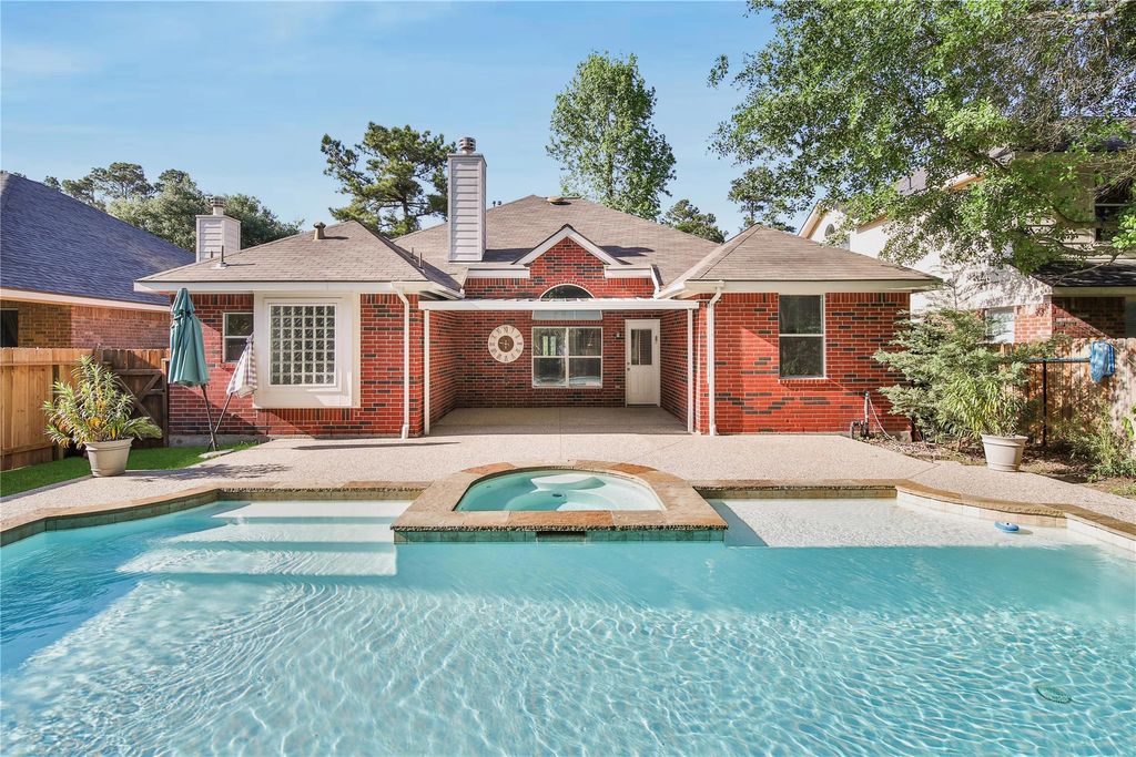 Photo of 11 Griffin Hill Court, Spring, TX 77382 (MLS # 75946154)