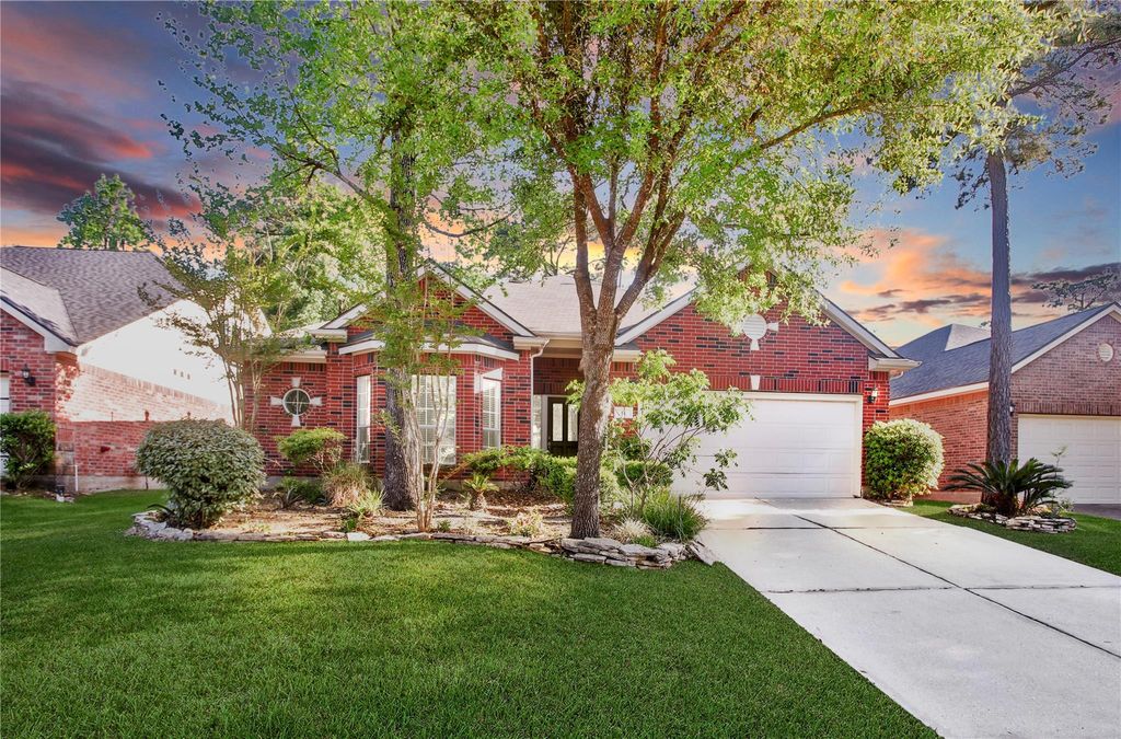 Photo of 11 Griffin Hill Court, Spring, TX 77382 (MLS # 75946154)