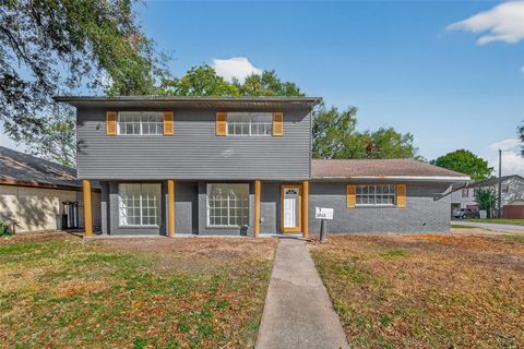 Photo of 2015 N Fisher Court, Pasadena, TX 77502 (MLS # 33251466)