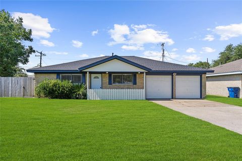 Photo of 2325 15th Avenue N, Texas City, TX 77590 (MLS # 91717197)