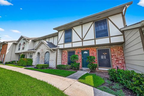 Photo of 30 SW Windsor Court Court, Missouri City, TX 77459 (MLS # 95030777)